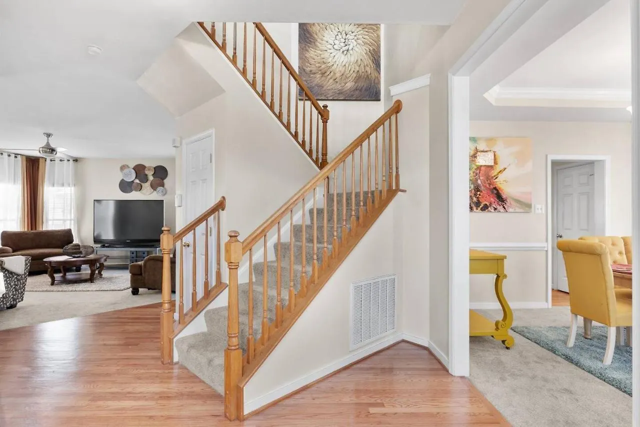 Royal Retreat: Luxurious House With 4 King Beds! Villa Richmond United States